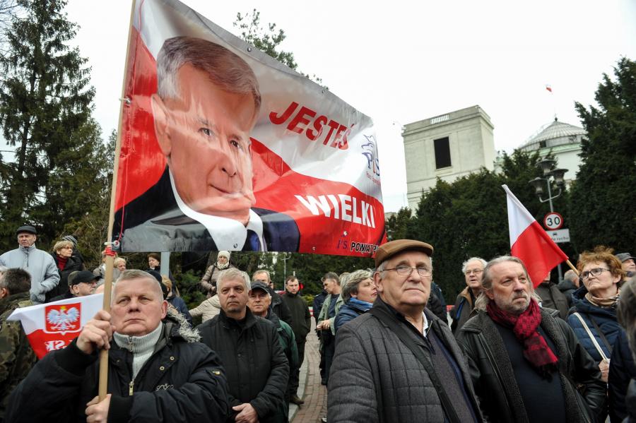 Manifestacja poparcia dla rządu