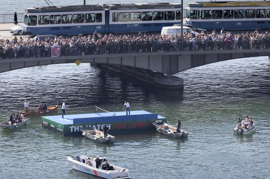 Roger Federer i Andy Murray zagrali w tenisa na... wodzie