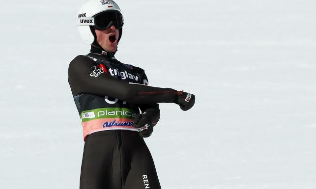 PŚ w skokach: Żyła daleko polecial w 1. serii w Planicy. Stoch niestety słabo