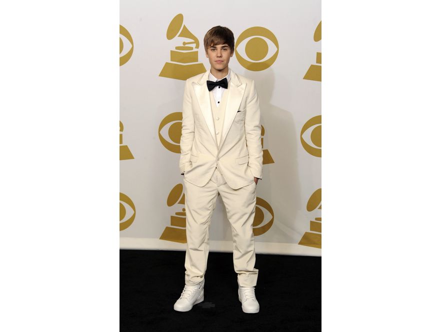 Młodziutki Justin Bieber w nieco "kelnerskiej" odsłonie