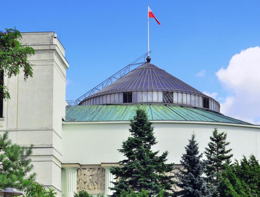 Gorzej oceniamy tylko radnych gminnych, posłów na Sejm i działaczy partii politycznej
