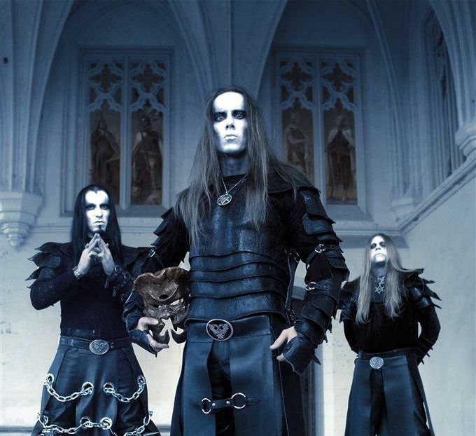 Lider Behemotha, Adam Darski gościł w sądzie jako oskarżony. Wszystko przez to, że na koncercie podarł Biblię.