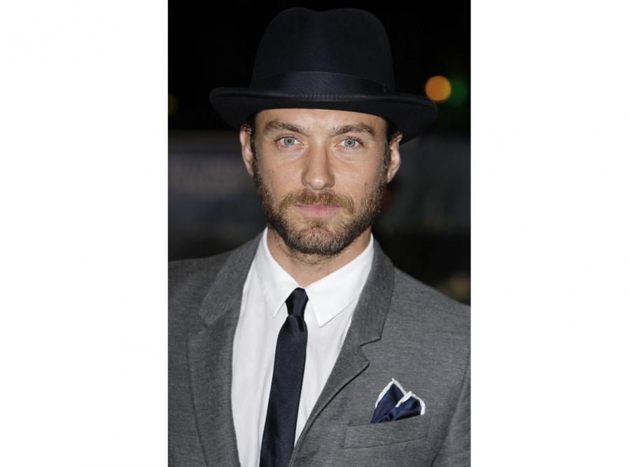 Jude Law. Media rozpisywały się po tym jak zdradził Sadie Frost z Sienna Miller... którą zdradził z opiekunką do dziecka...