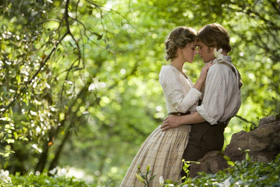 Keira Knightley i Keira Knightley w filmie "Jedwab"