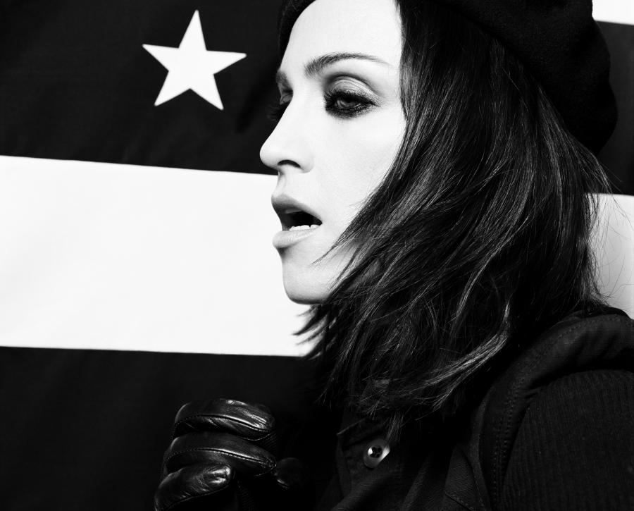 Madonna na zdjęciach z sesji do "American Life" w 2003 roku