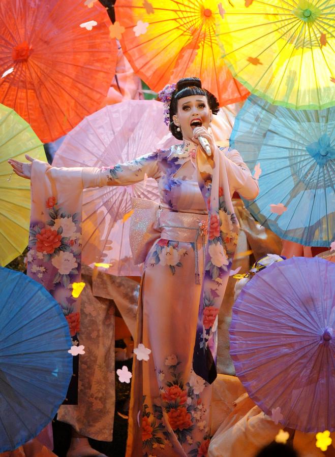 Katy Perry podczas występu na gali American Music Awards – 24 listopada 2013