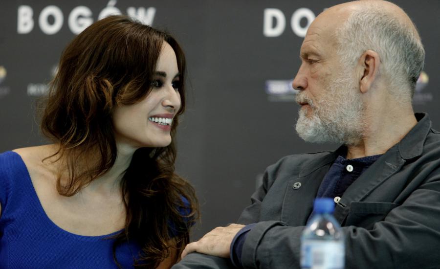 Berenice Marlohe i John Malkovich na konferencji prasowej "Doliny Bogów"