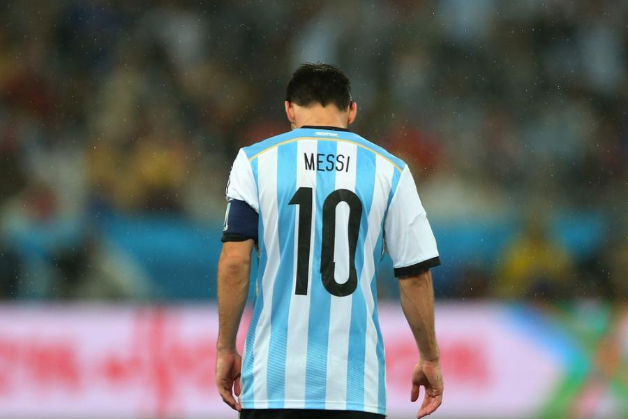 Lionel Messi kończy 30 lat. Jubileusz spędzi przygotowując się do ślubu