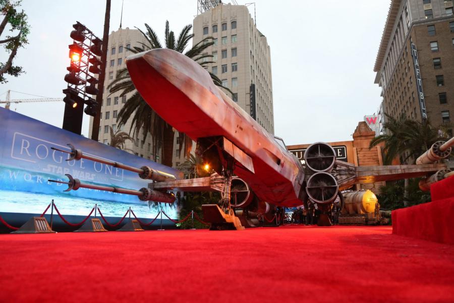 Oto myśliwiec X-Wing, który witał gości na premierze w Hollywood